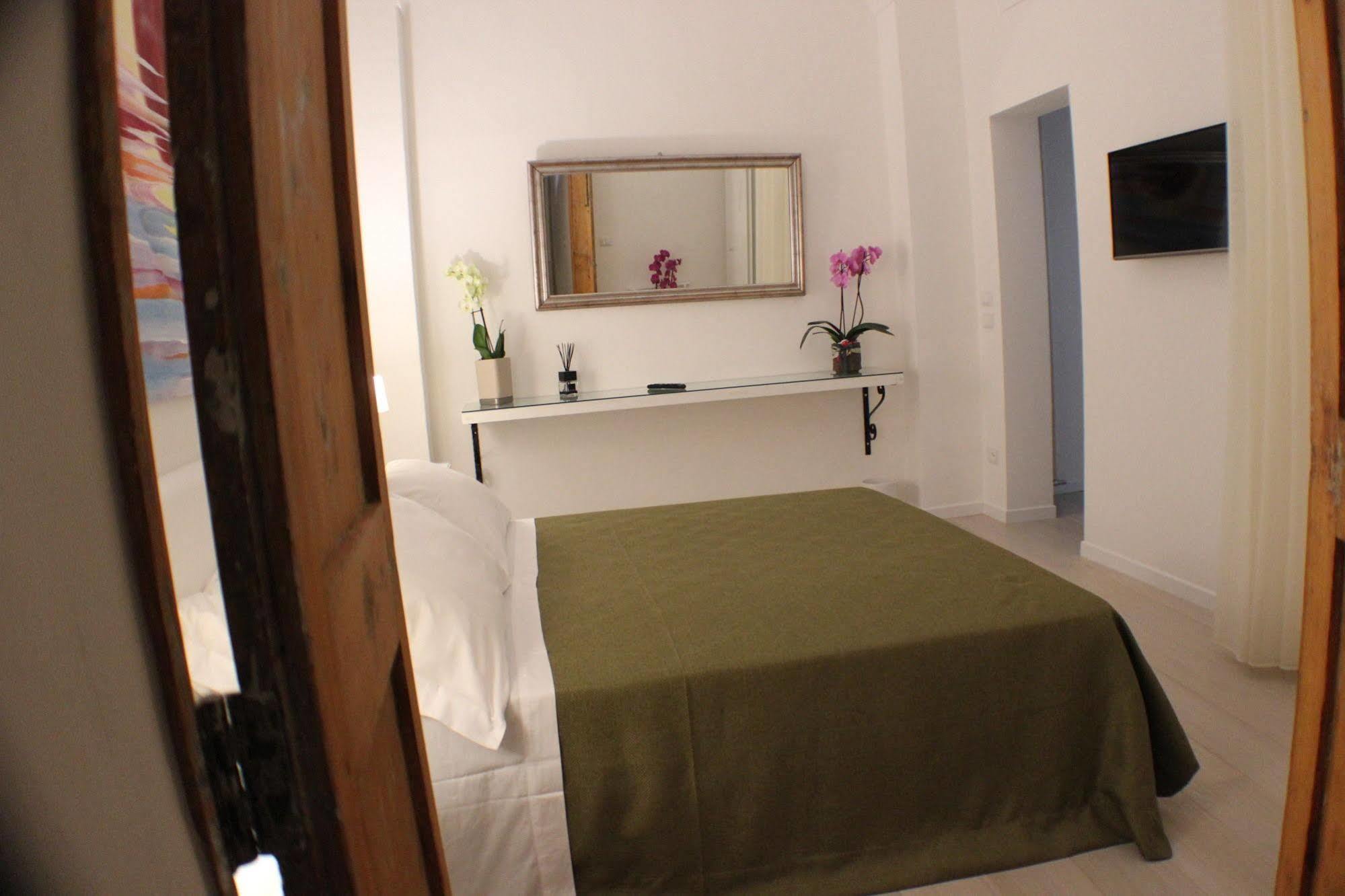La Finestra Sul Convitto B&B Lecce Exterior photo