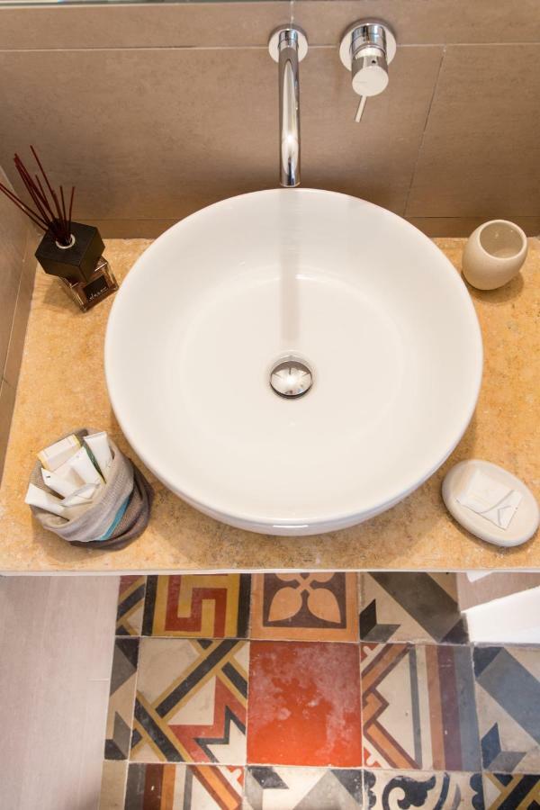 La Finestra Sul Convitto B&B Lecce Exterior photo